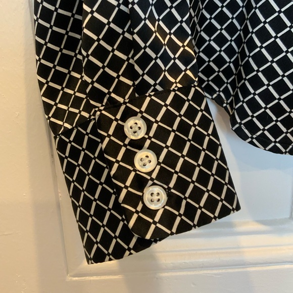 Alfani 100% Silk Black and White Patterned Butterfly Collar Buttoned Down Blouse - Picture 5 of 5